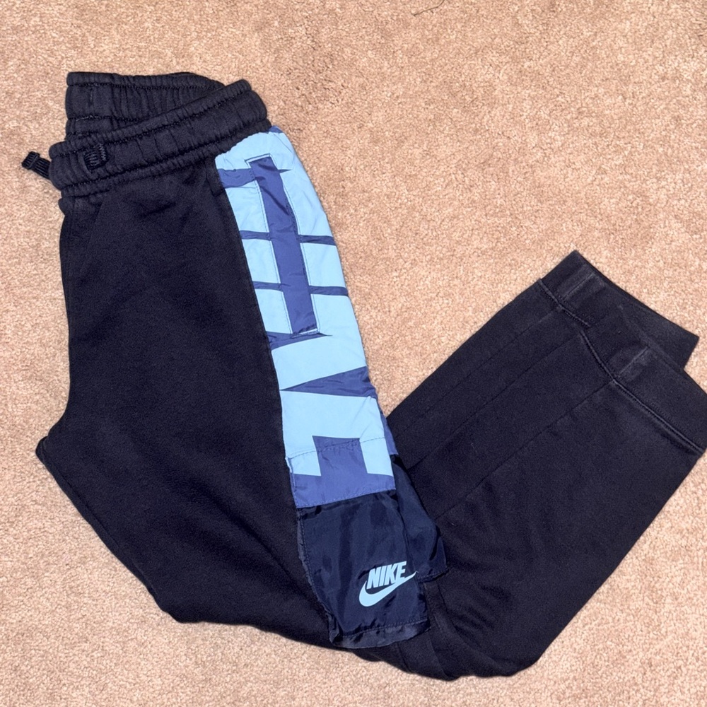 NIKE Boys size Medium Cargo Joggers